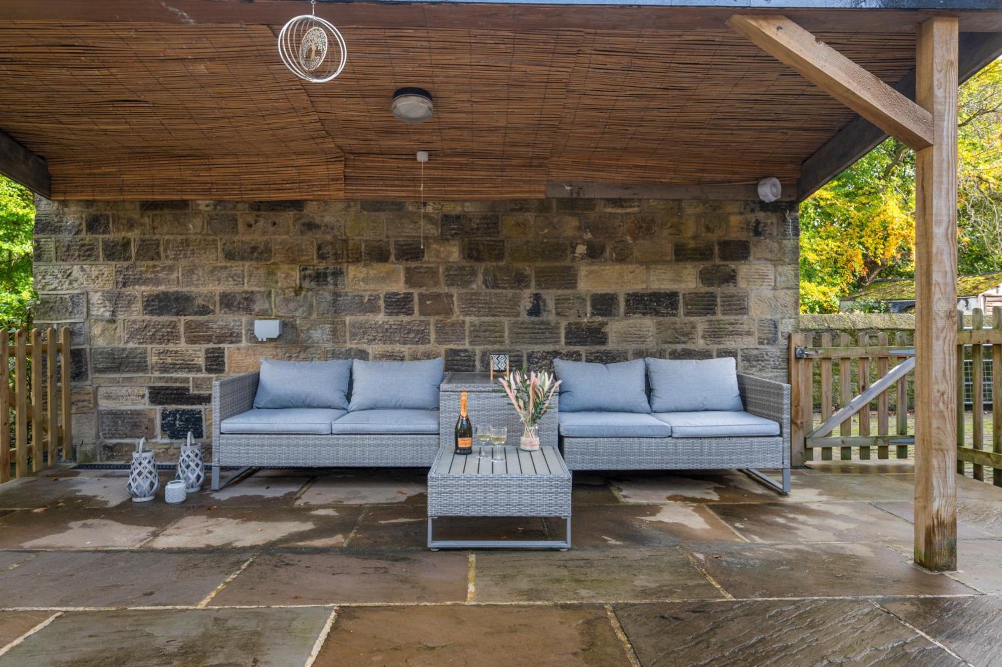Relax At Little Hawkcliffe Villa Steeton Exterior foto
