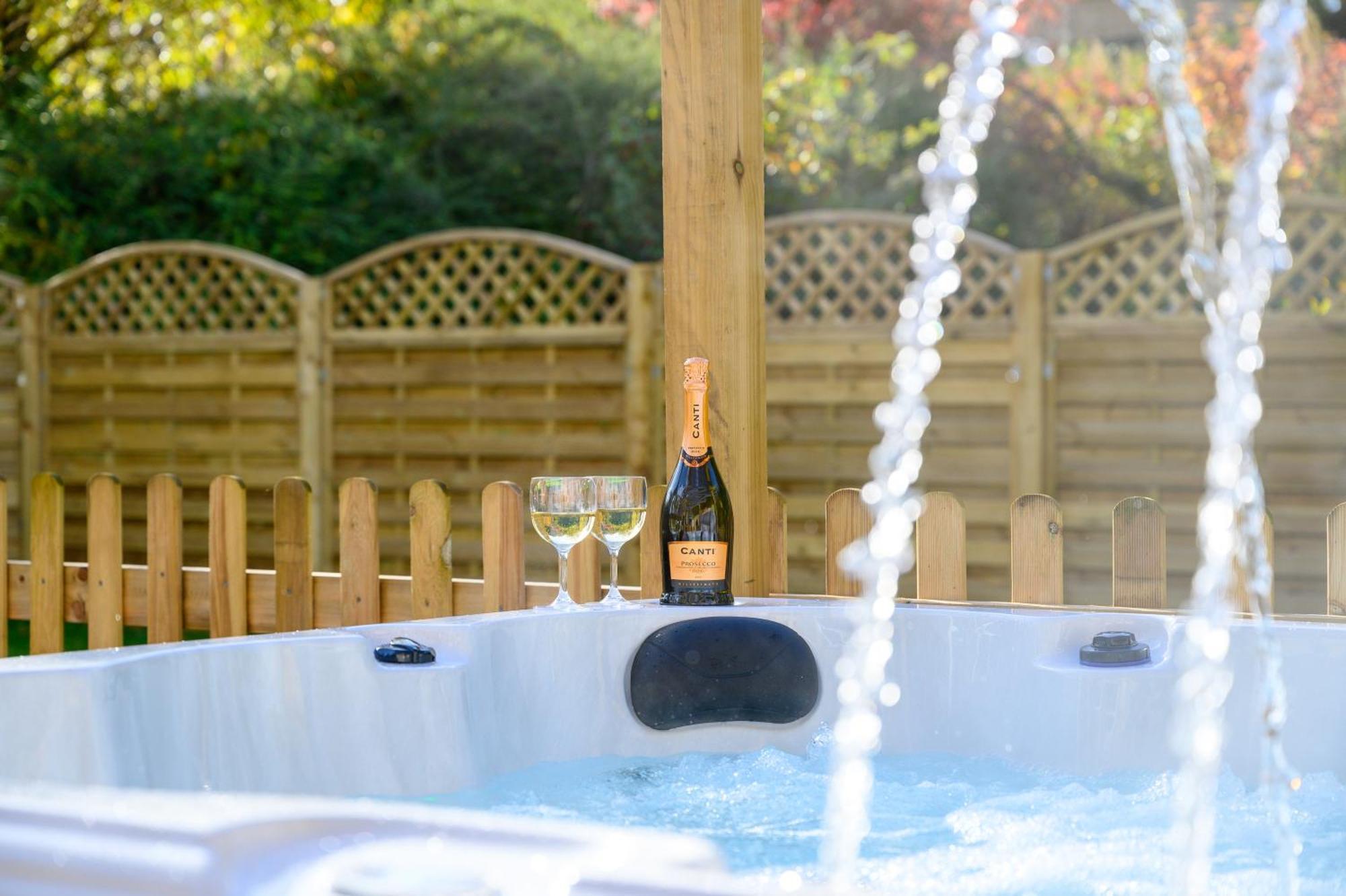 Relax At Little Hawkcliffe Villa Steeton Exterior foto